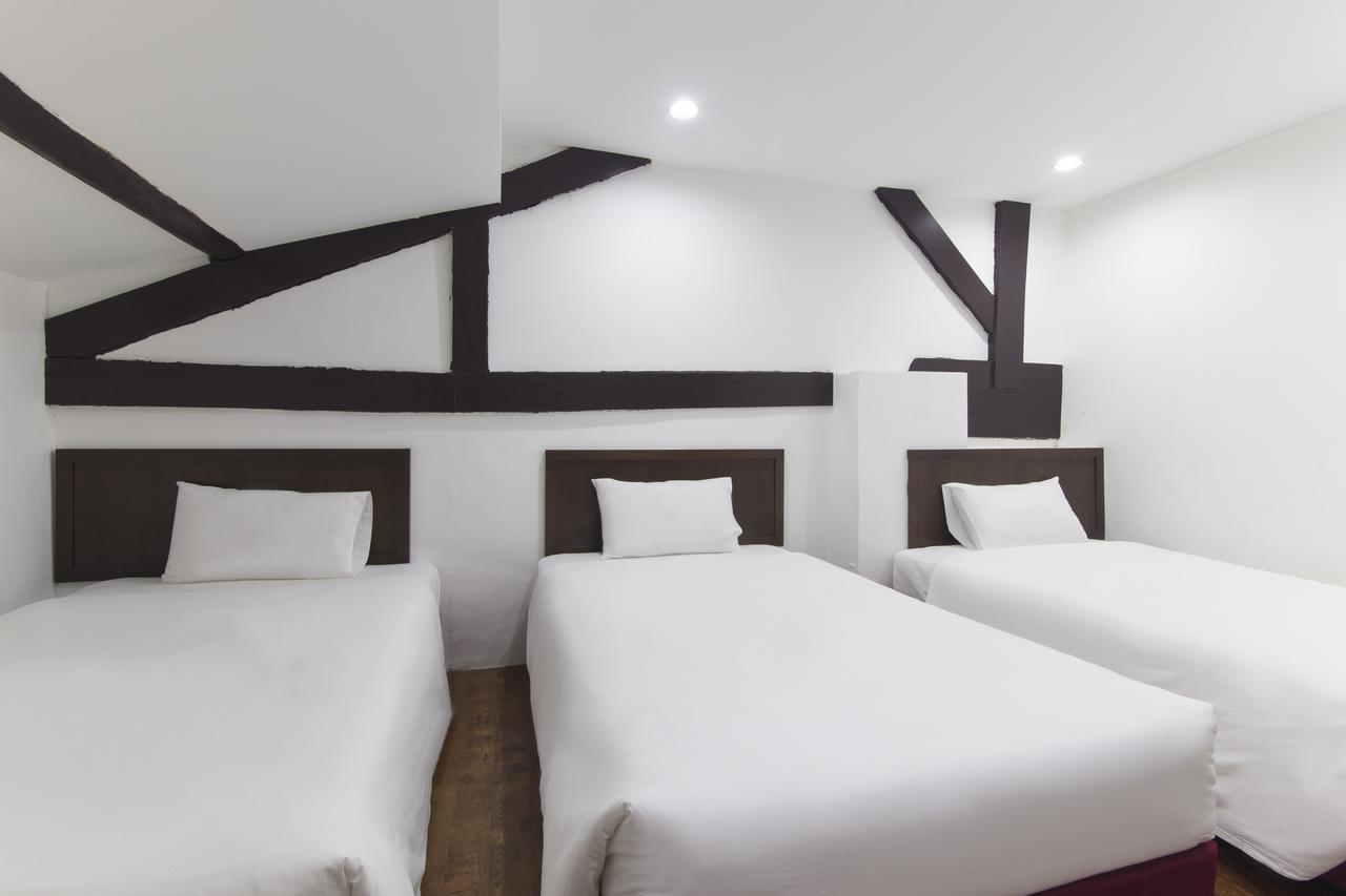 Charlies Boutique Hotel جورج تاون المظهر الخارجي الصورة